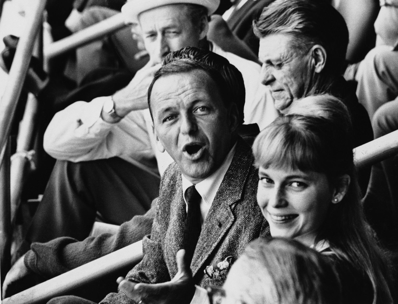 1965: Mia Farrow and Frank Sinatra